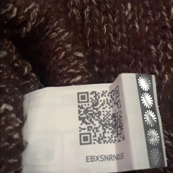 UGGS - Picture 6 of 6